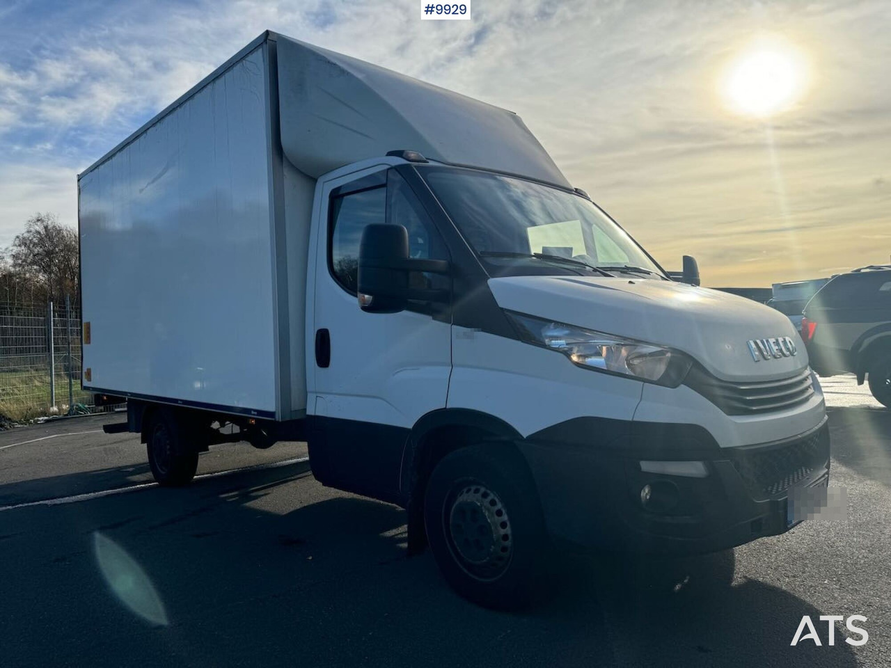 Box Truck Iveco Daily with Tail Lift - Furgoneta: foto 3 Box Truck Iveco Daily with Tail Lift - Furgoneta: foto 3