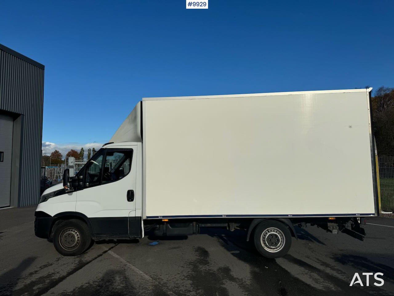 Box Truck Iveco Daily with Tail Lift - Furgoneta: foto 2 Box Truck Iveco Daily with Tail Lift - Furgoneta: foto 2