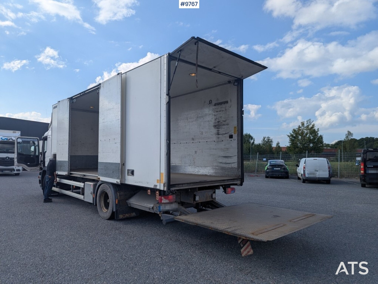Camión caja cerrada Box Truck Scania P320 4X2 with tail lift: foto 10