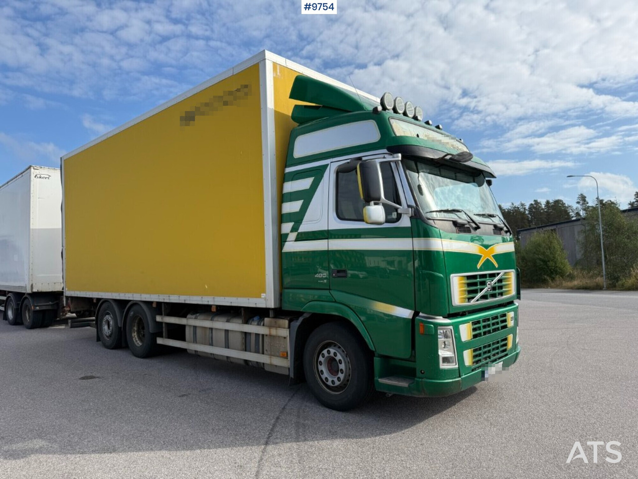 Box Truck Volvo FH 480 with 4-axle Ekeri trailer (VIDEO) - Camión caja cerrada: foto 2 Box Truck Volvo FH 480 with 4-axle Ekeri trailer (VIDEO) - Camión caja cerrada: foto 2