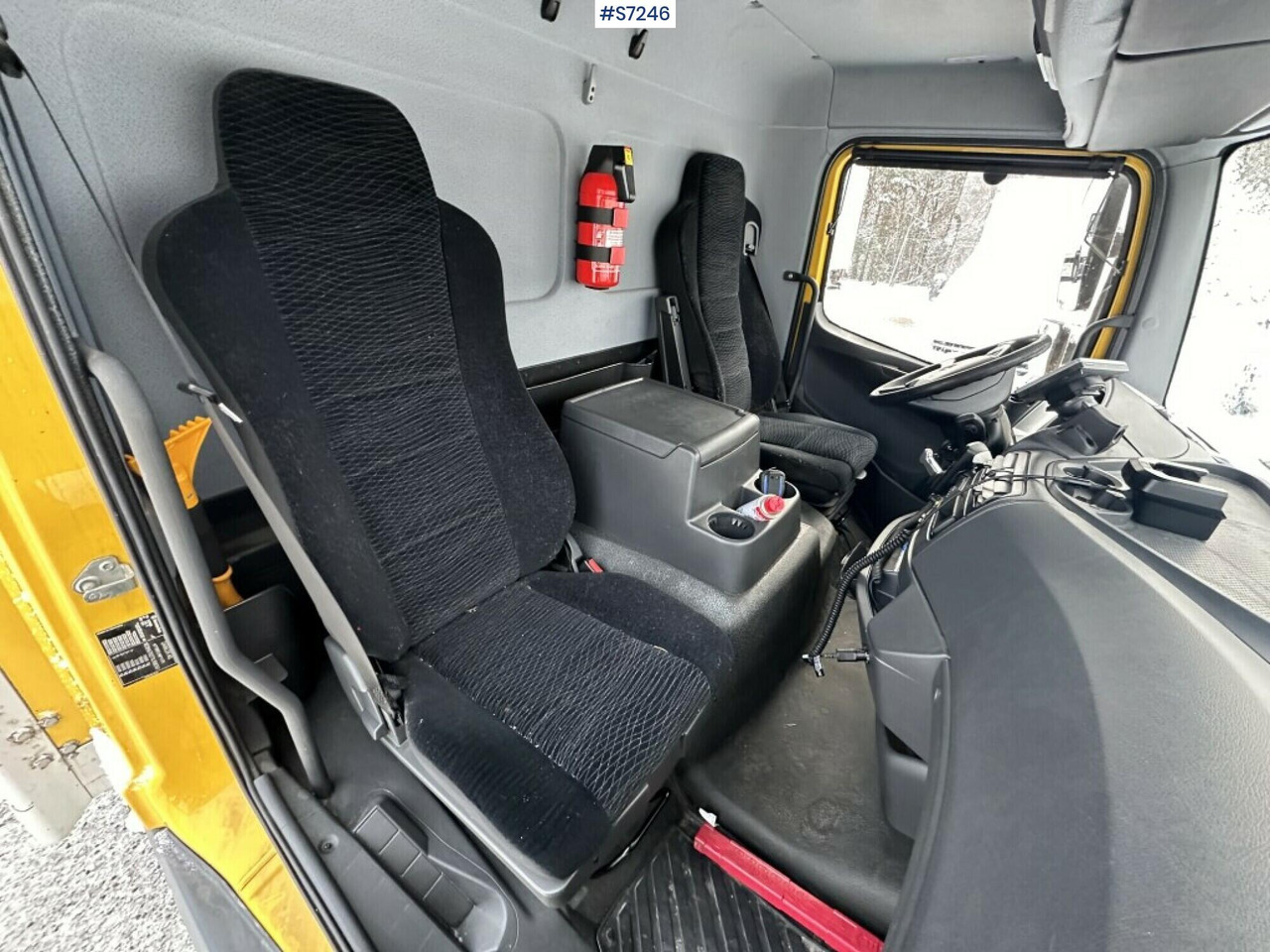 Box truck Mercedes Benz Atego 1523 with high and sinkable roof - Camión caja cerrada: foto 5 Box truck Mercedes Benz Atego 1523 with high and sinkable roof - Camión caja cerrada: foto 5