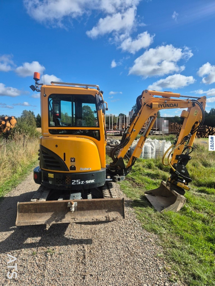 Hyundai 25Z-9AK mini excavator with tiltrotator and attachments - Miniexcavadora: foto 3 Hyundai 25Z-9AK mini excavator with tiltrotator and attachments - Miniexcavadora: foto 3