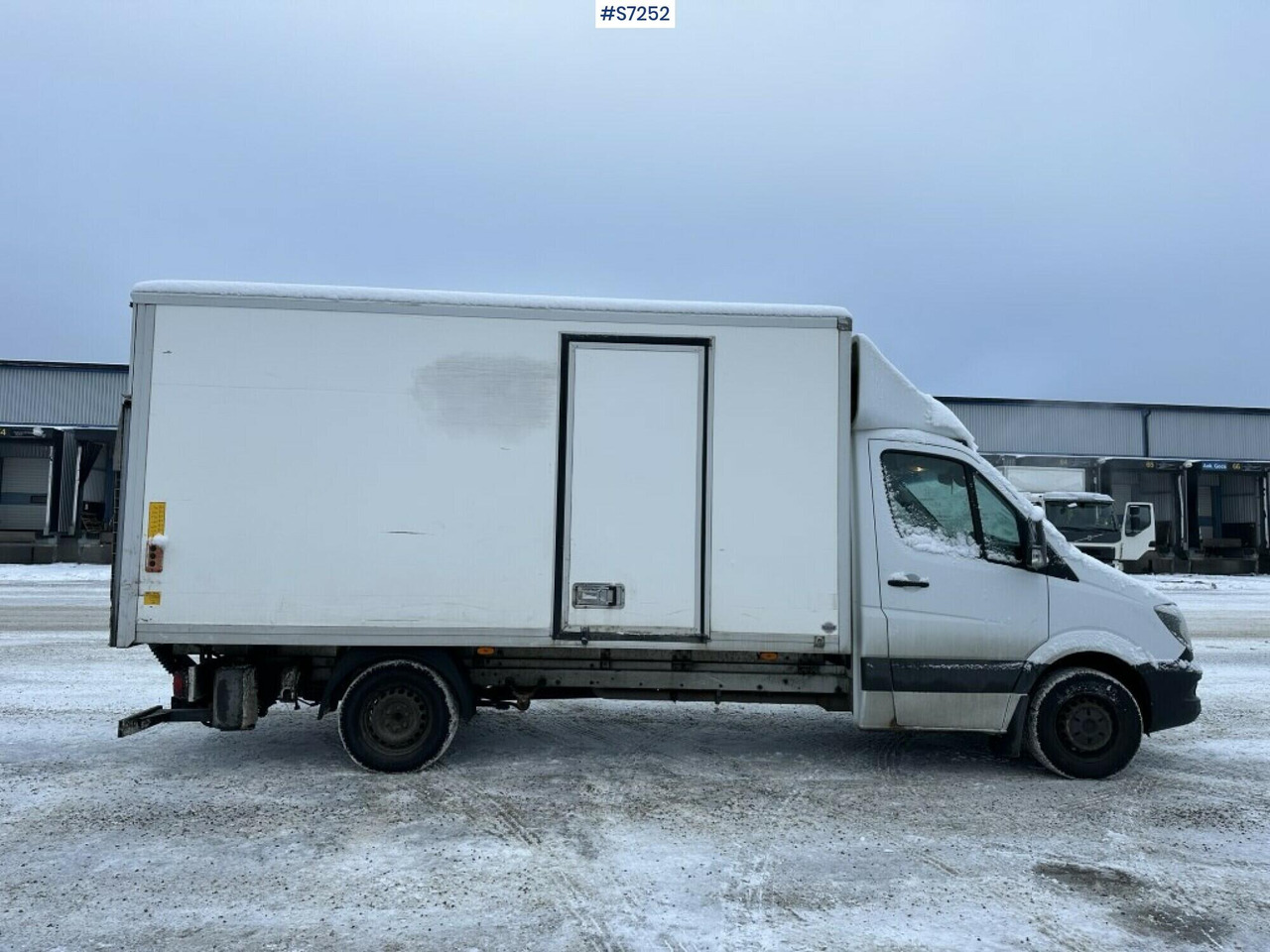 Sprinter box truck Mercedes Benz with Tailgate lift - Furgoneta: foto 1 Sprinter box truck Mercedes Benz with Tailgate lift - Furgoneta: foto 1