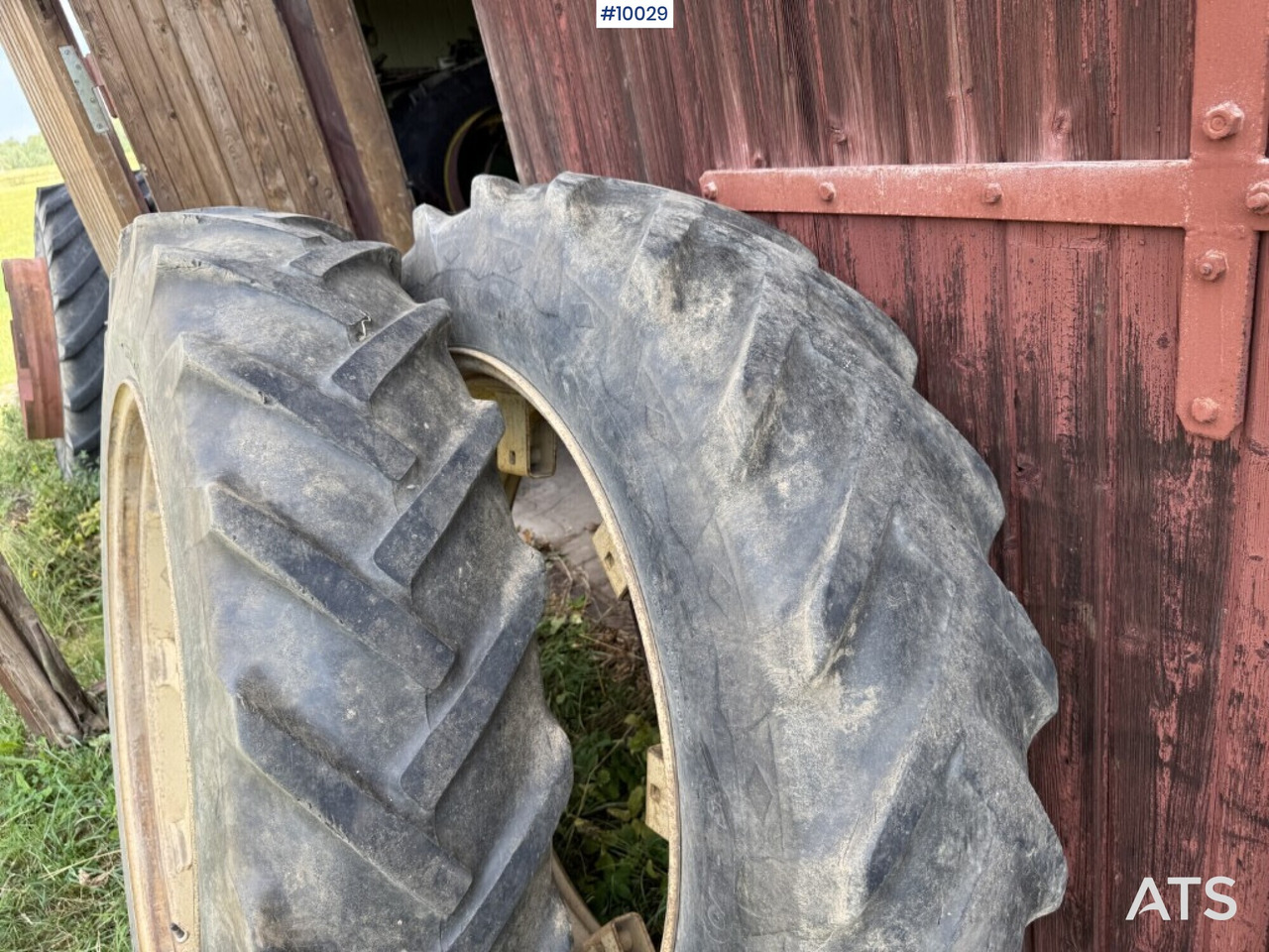 Traktordäck med ringar Goodyear 13.6-38 (4,500:- ex moms) - Rueda completa para Tractor: foto 2 Traktordäck med ringar Goodyear 13.6-38 (4,500:- ex moms) - Rueda completa para Tractor: foto 2