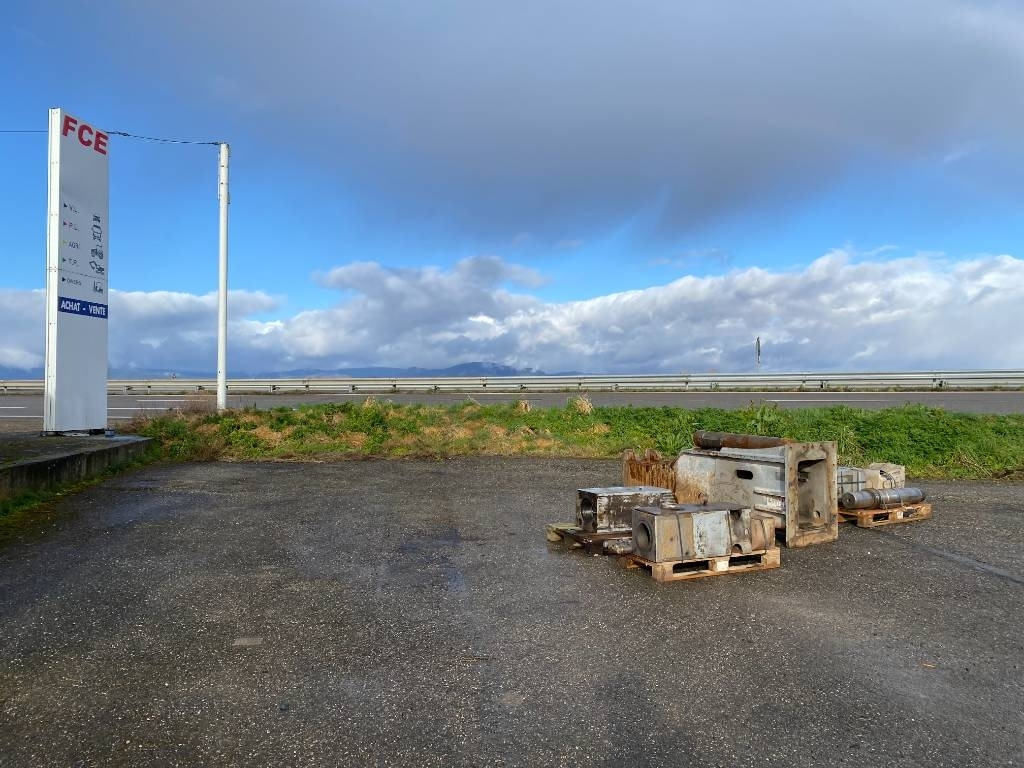 Daemo B 650 a réparer - Martillo hidráulico para Maquinaria de construcción: foto 3 Daemo B 650 a réparer - Martillo hidráulico para Maquinaria de construcción: foto 3