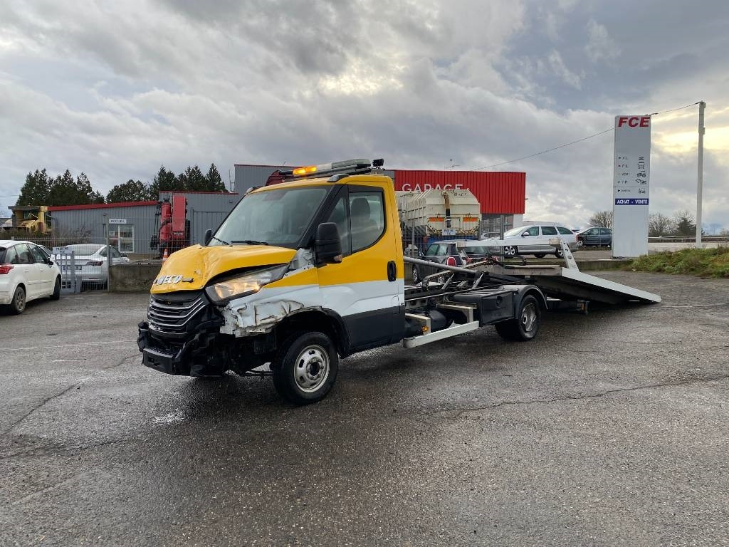 Iveco DAILY 35C18-3.0D-16V TURBO / OMAS endommagée - Portavehículos camión: foto 2 Iveco DAILY 35C18-3.0D-16V TURBO / OMAS endommagée - Portavehículos camión: foto 2