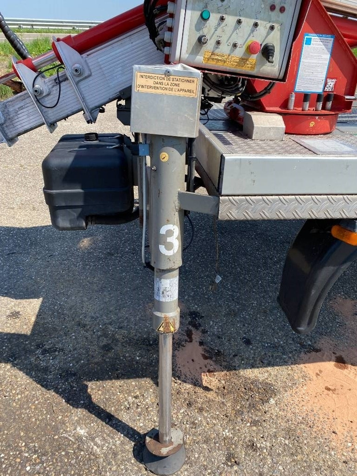 Camión con plataforma elevadora Multitel Nacelle Multitel MX 200 A réviser: foto 46 Camión con plataforma elevadora Multitel Nacelle Multitel MX 200 A réviser: foto 46