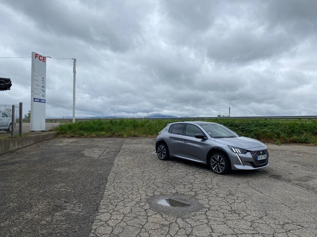 Peugeot e208 136/GT-Line Toit Panoramique 1er Main - Coche: foto 3 Peugeot e208 136/GT-Line Toit Panoramique 1er Main - Coche: foto 3