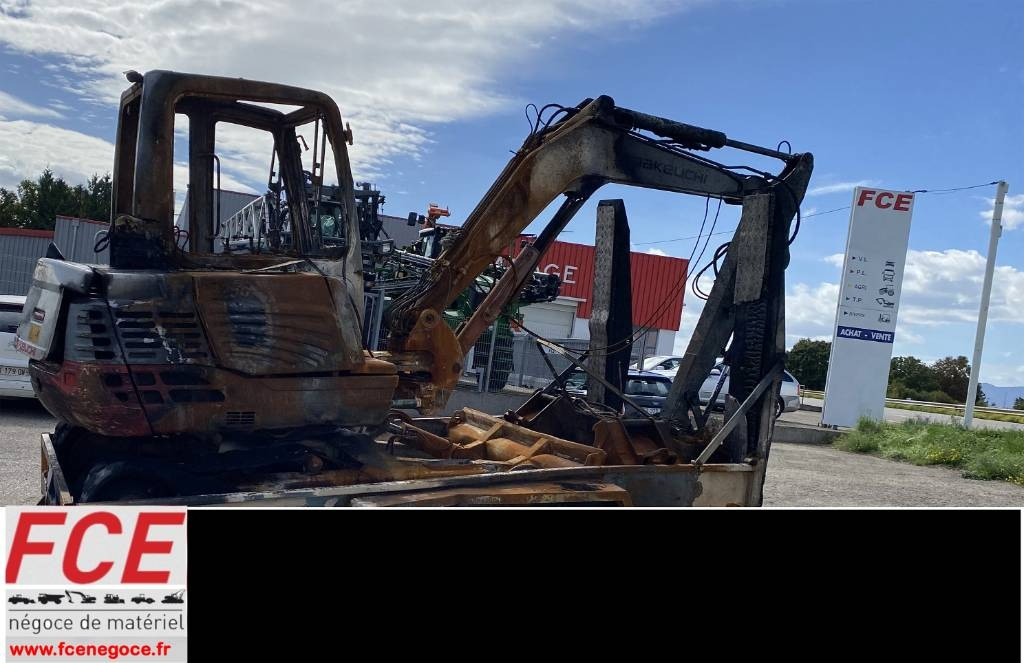 Takeuchi TB 250 + Brise roche et Godets endommagée - Miniexcavadora: foto 1 Takeuchi TB 250 + Brise roche et Godets endommagée - Miniexcavadora: foto 1