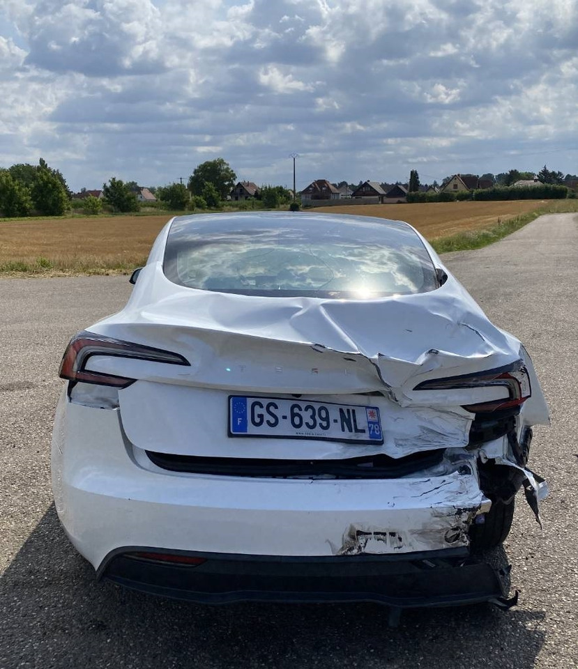 Tesla MODEL 3 5YJ3 Carte Grise Française endommagée - Coche: foto 5 Tesla MODEL 3 5YJ3 Carte Grise Française endommagée - Coche: foto 5