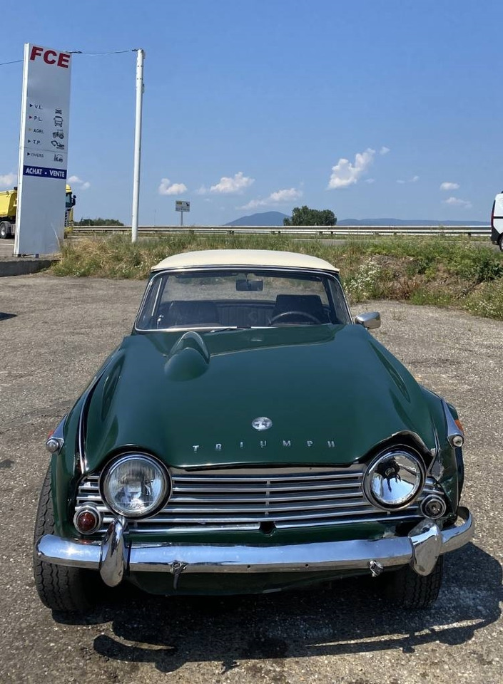 Triumph TR4-A + Hard Top / OldTimer endommagé - Coche: foto 2 Triumph TR4-A + Hard Top / OldTimer endommagé - Coche: foto 2