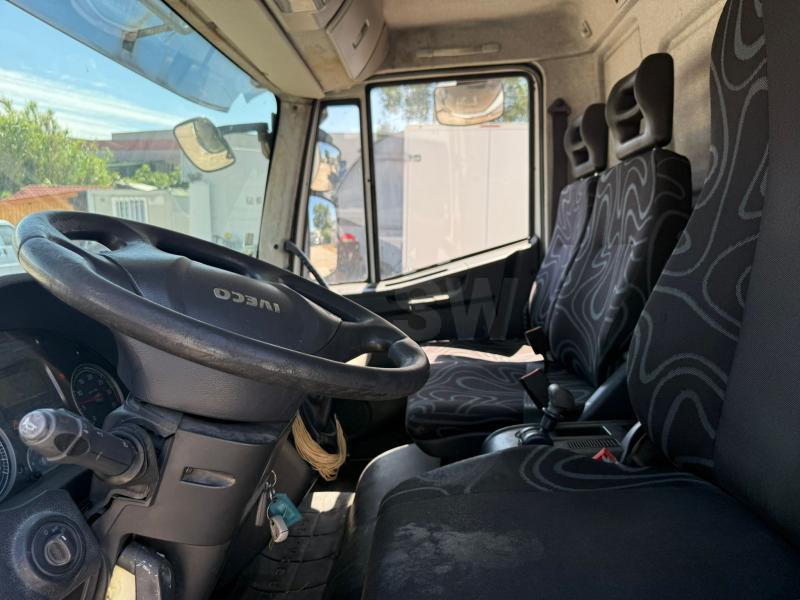 Iveco 120E22 CAISSE FRIGO HAYON - Frigorífico camión: foto 4 Iveco 120E22 CAISSE FRIGO HAYON - Frigorífico camión: foto 4