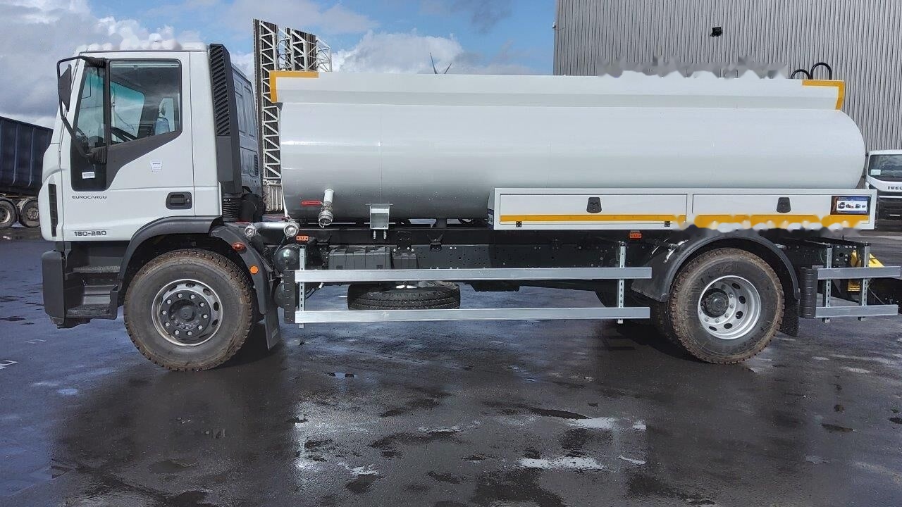 IVECO Eurocargo ML180E28 water tank - Cisterna camión: foto 2 IVECO Eurocargo ML180E28 water tank - Cisterna camión: foto 2