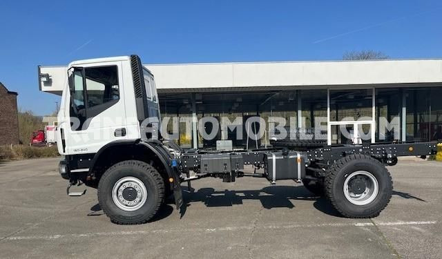 Iveco Eurocargo ML150E24WS 5.9L TURBO DIESEL 4x4 EURO3 CHASSIS CAB - EXPORT OUT EU - Chasis camión: foto 5 Iveco Eurocargo ML150E24WS 5.9L TURBO DIESEL 4x4 EURO3 CHASSIS CAB - EXPORT OUT EU - Chasis camión: foto 5