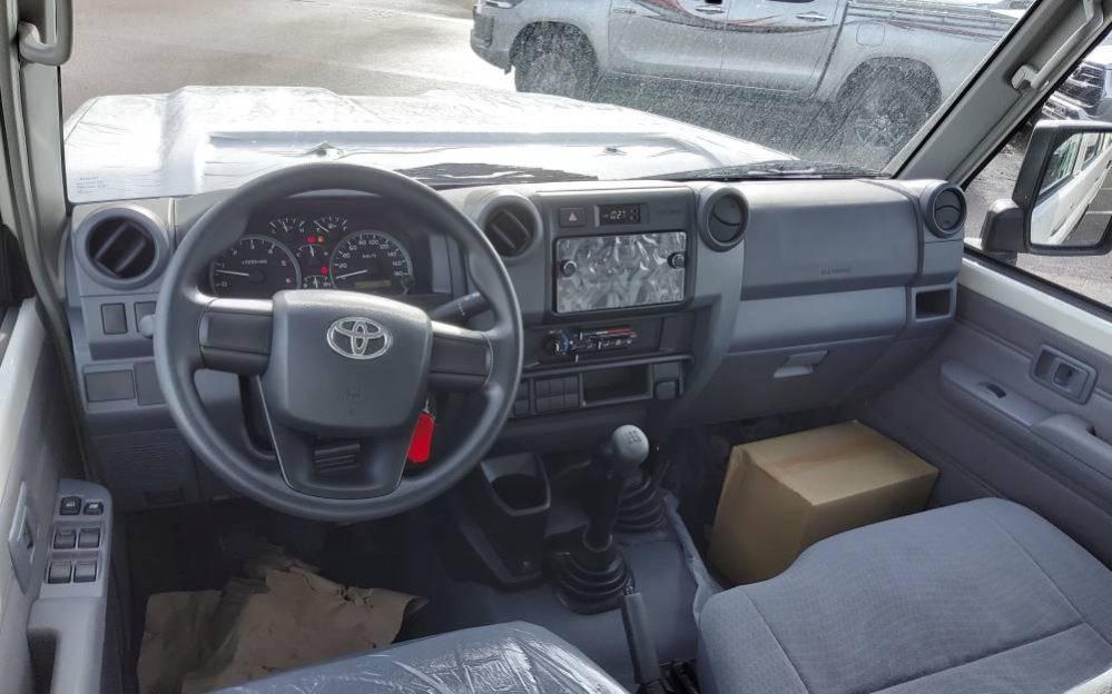 TOYOTA Toyota Land cruiser Station wagon Hzj 76 4.2L Diesel Manual 10 seats - SUV/ Todoterreno: foto 2 TOYOTA Toyota Land cruiser Station wagon Hzj 76 4.2L Diesel Manual 10 seats - SUV/ Todoterreno: foto 2