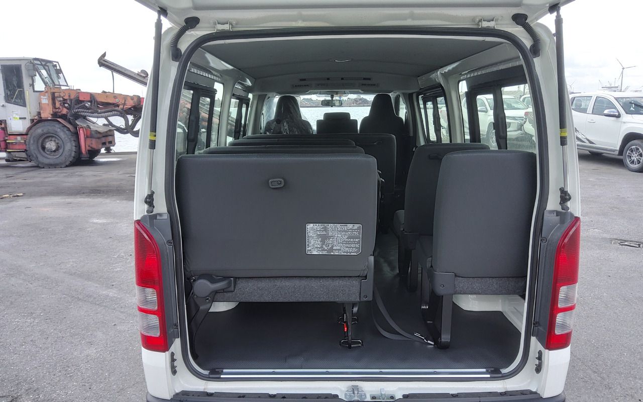Minibús, Furgoneta de pasajeros nuevo Toyota Hiace STANDARD ROOF 2.5L Diesel Manual: foto 10