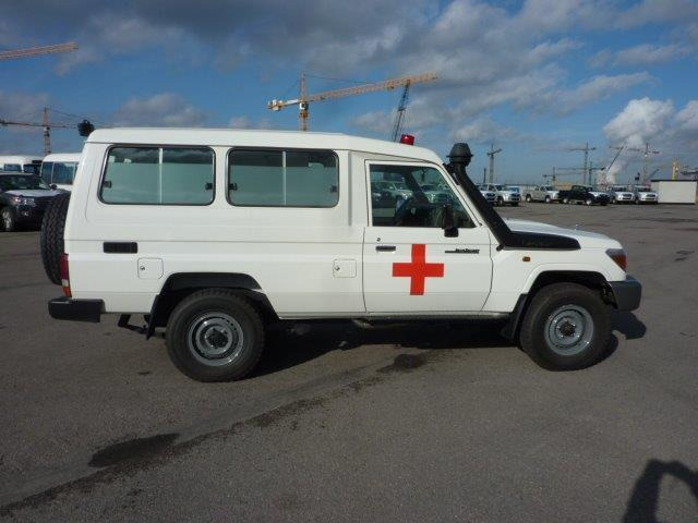 Toyota Land Cruiser 78 Metal top hzj 78 ambulance 4.2L Diesel Manual - SUV/ Todoterreno: foto 5 Toyota Land Cruiser 78 Metal top hzj 78 ambulance 4.2L Diesel Manual - SUV/ Todoterreno: foto 5