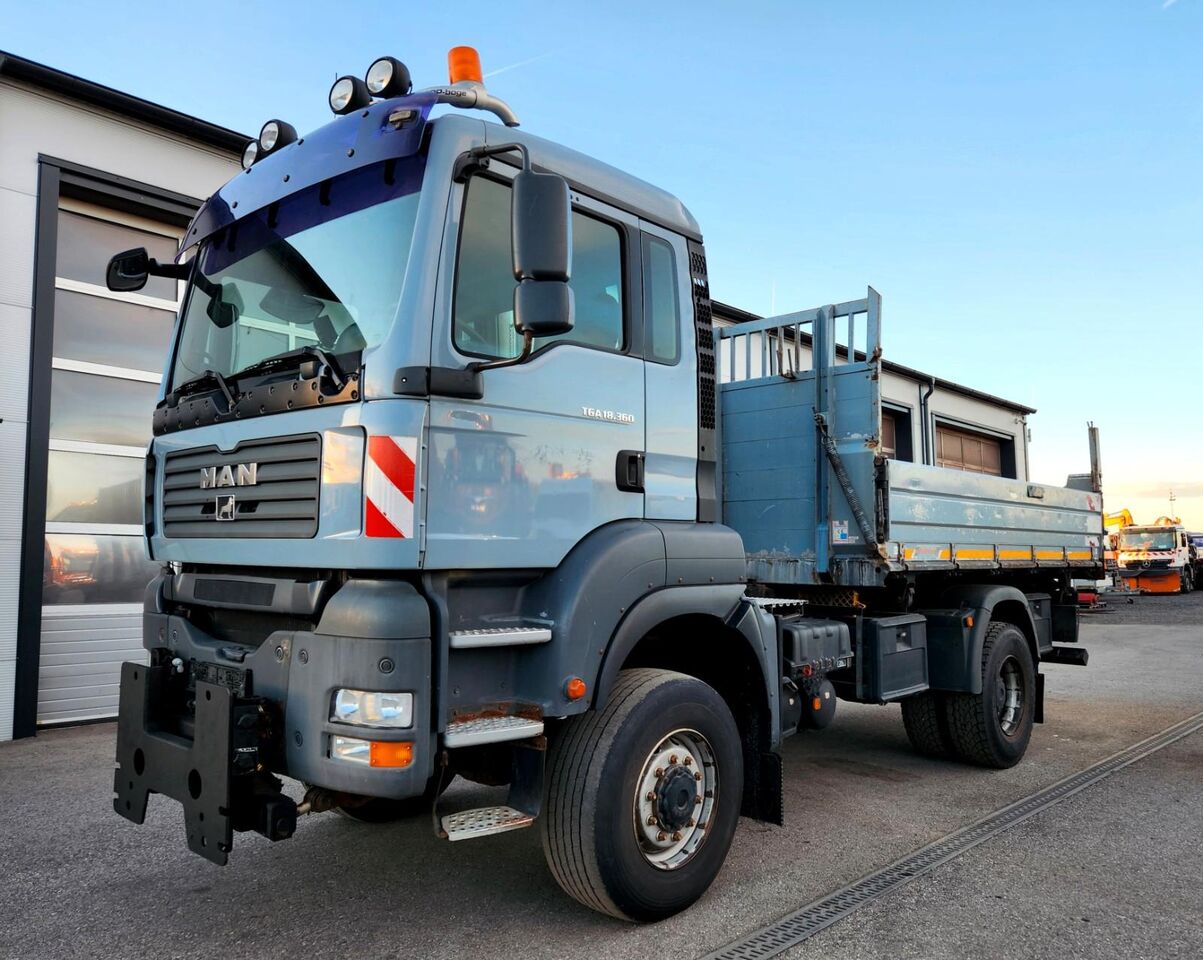 MAN TGA 18.360 4x4 Kipper Winterdienst TÜV - Volquete camión: foto 1 MAN TGA 18.360 4x4 Kipper Winterdienst TÜV - Volquete camión: foto 1