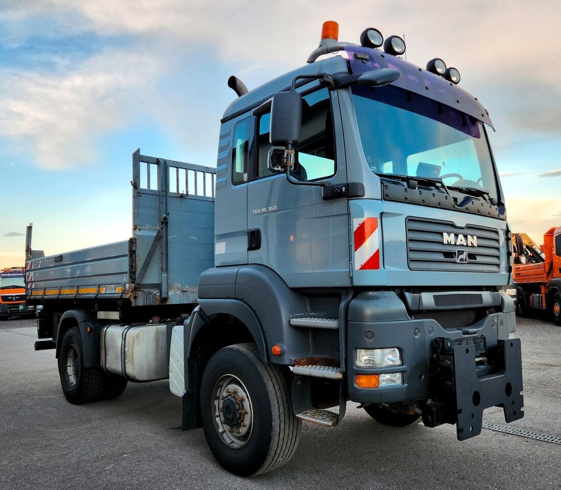 MAN TGA 18.360 4x4 Kipper Winterdienst TÜV - Volquete camión: foto 4 MAN TGA 18.360 4x4 Kipper Winterdienst TÜV - Volquete camión: foto 4