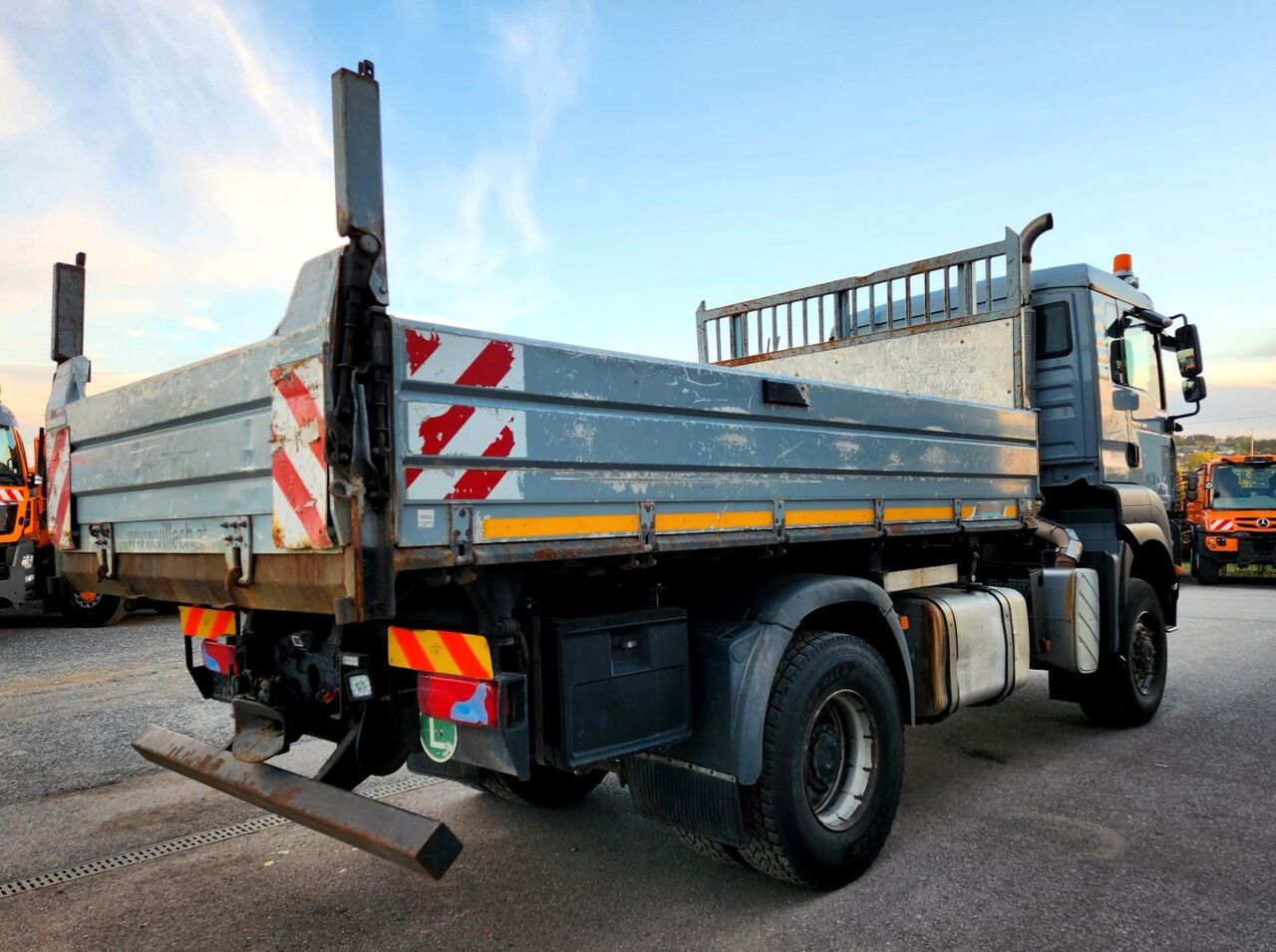 MAN TGA 18.360 4x4 Kipper Winterdienst TÜV - Volquete camión: foto 3 MAN TGA 18.360 4x4 Kipper Winterdienst TÜV - Volquete camión: foto 3