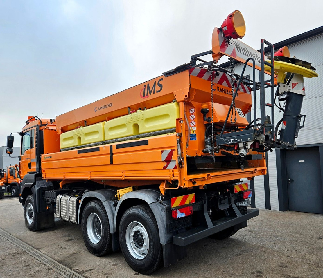 MAN TGA 28.400 6x4-4 Winterdienst - Volquete camión: foto 3 MAN TGA 28.400 6x4-4 Winterdienst - Volquete camión: foto 3