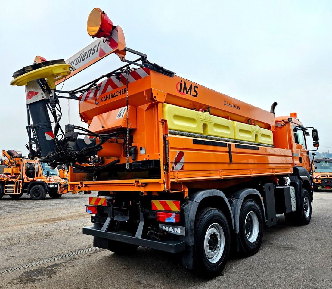 MAN TGA 28.400 6x4-4 Winterdienst - Volquete camión: foto 3 MAN TGA 28.400 6x4-4 Winterdienst - Volquete camión: foto 3