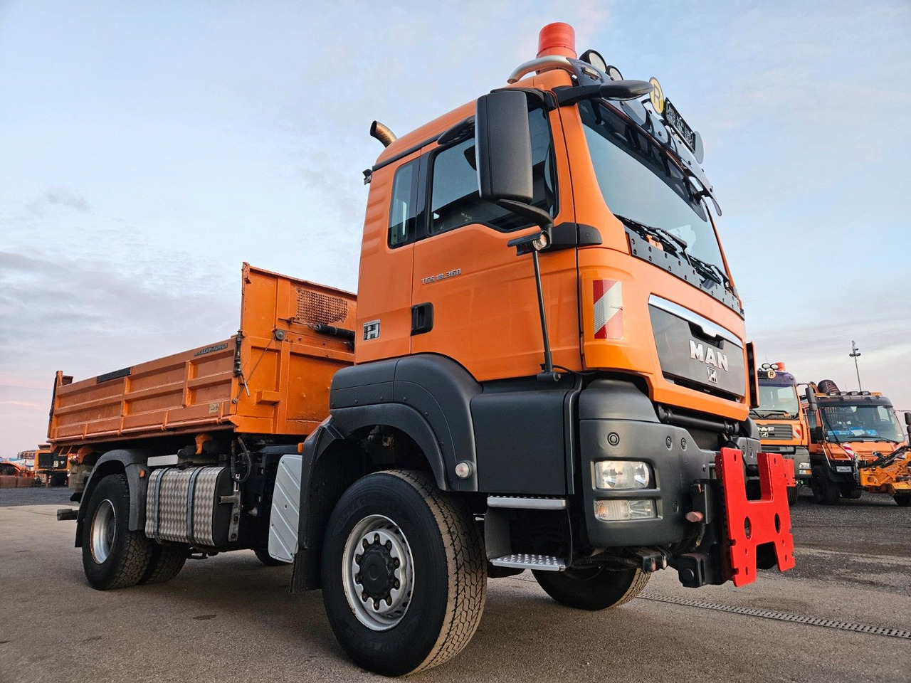 MAN TGS 18.360 4x4 BL Euro5 Meiller - Volquete camión: foto 4 MAN TGS 18.360 4x4 BL Euro5 Meiller - Volquete camión: foto 4