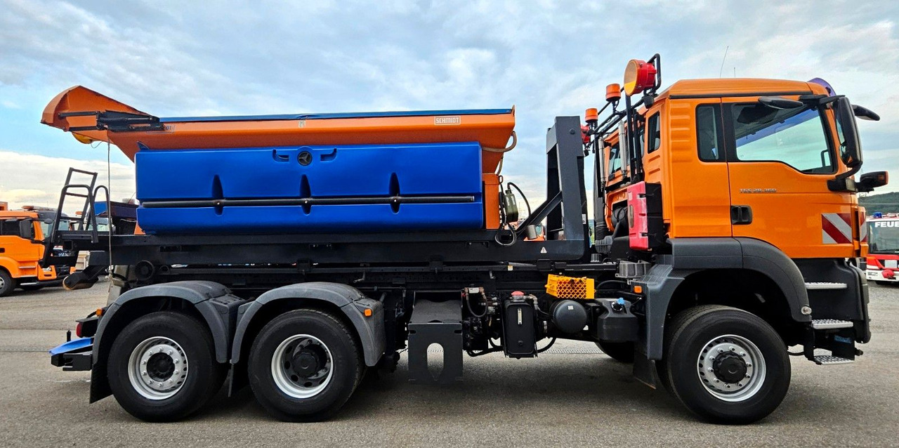 MAN TGS 28.360 6x4-4 BL EEV Winterdienst Streuer - Multibasculante camión: foto 5 MAN TGS 28.360 6x4-4 BL EEV Winterdienst Streuer - Multibasculante camión: foto 5