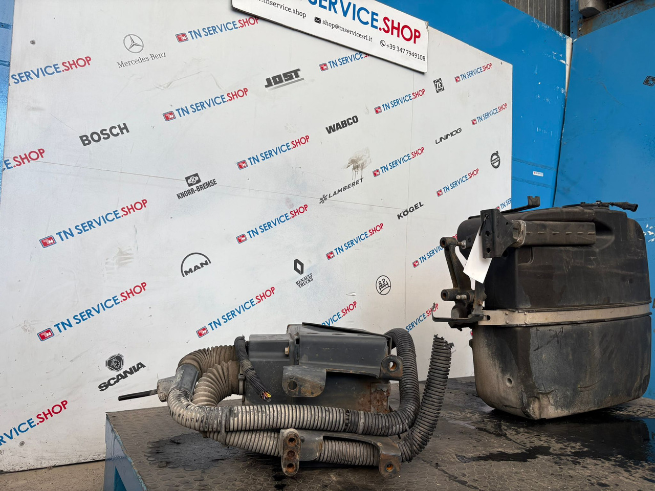 Serbatoio Adblue Iveco - Depósito de AdBlue para Vehículo comercial ligero: foto 3 Serbatoio Adblue Iveco - Depósito de AdBlue para Vehículo comercial ligero: foto 3