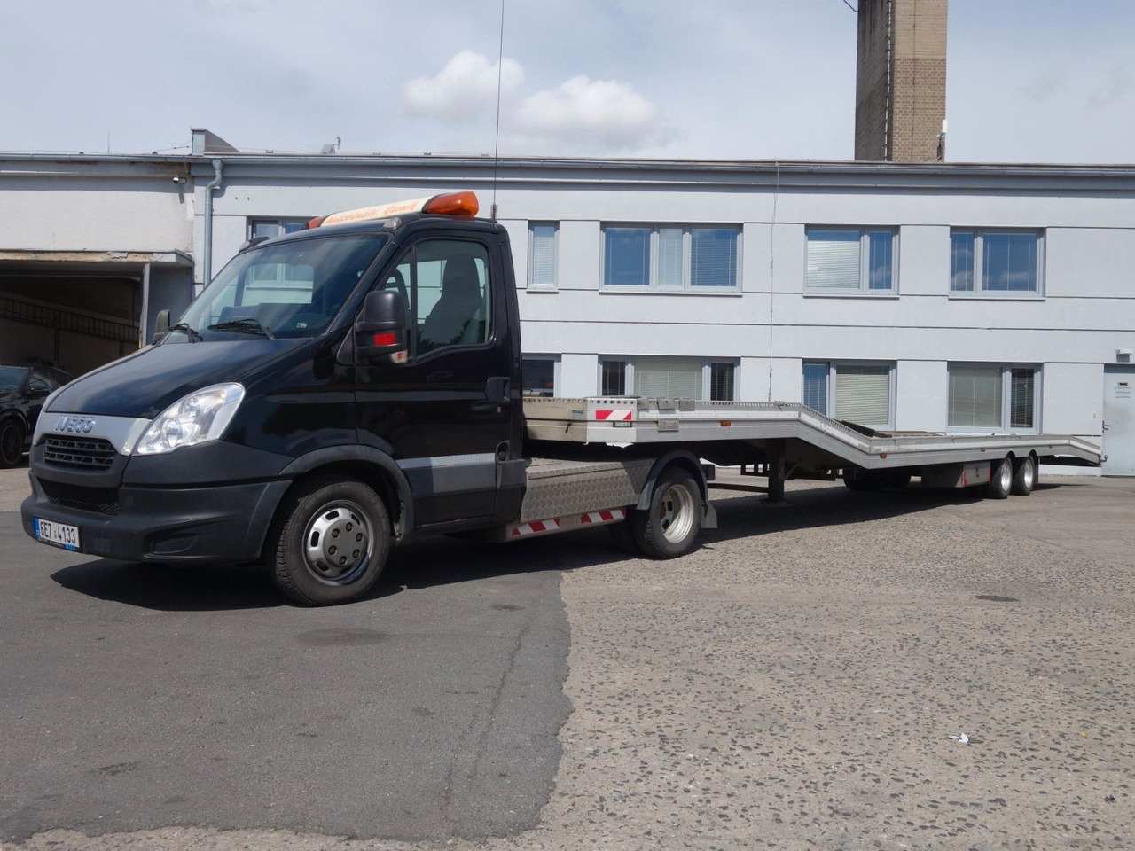 Iveco Daily 35C17 mit Anhänger für 3 PKW - Portavehículos camión: foto 2 Iveco Daily 35C17 mit Anhänger für 3 PKW - Portavehículos camión: foto 2