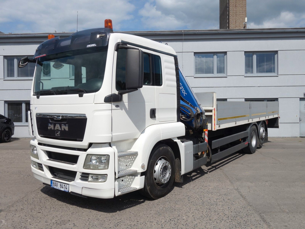 MAN TGS 26.360 FG 6x2 mit Fassi F210C - Camión grúa: foto 2 MAN TGS 26.360 FG 6x2 mit Fassi F210C - Camión grúa: foto 2