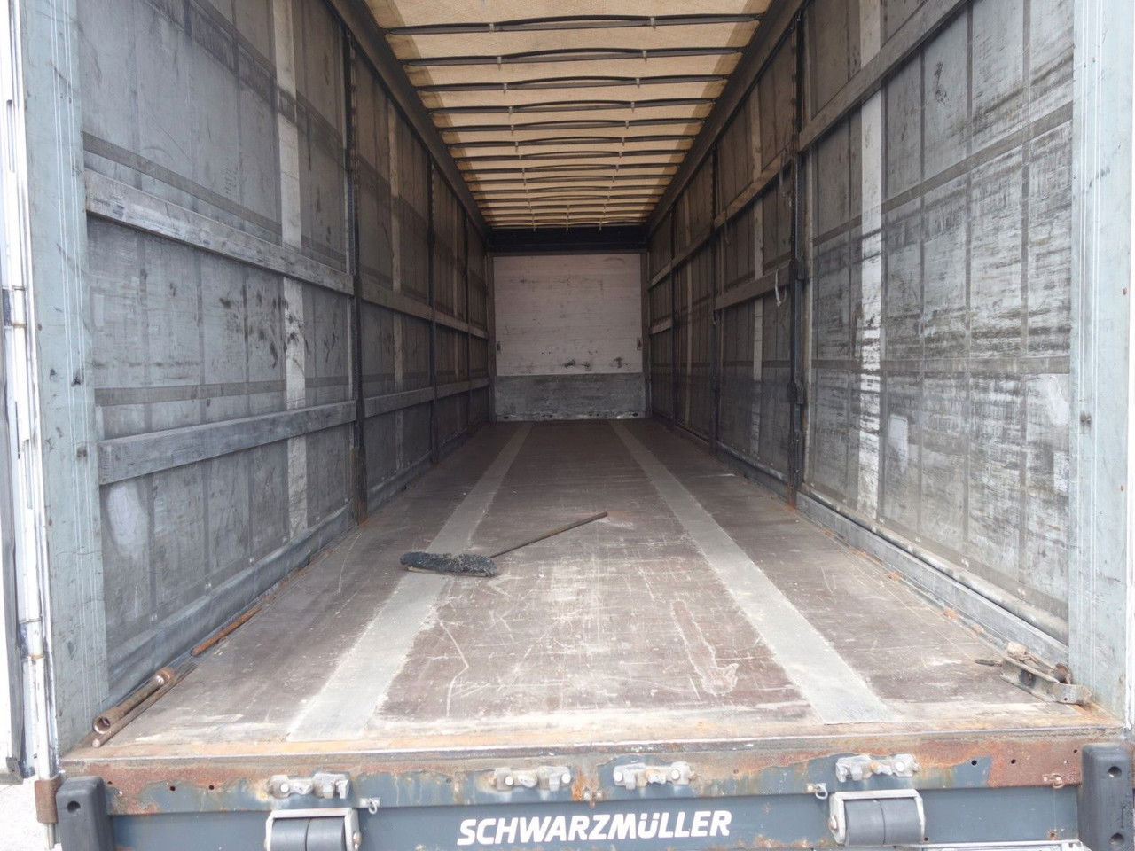 Schwarzmüller SPA 3/E Mega, Liftachse, SAF Achsen, 2 Stk. SPA 3/E Mega, Liftachse, SAF Achsen, 2 Stk. - Semirremolque lona: foto 4 Schwarzmüller SPA 3/E Mega, Liftachse, SAF Achsen, 2 Stk. SPA 3/E Mega, Liftachse, SAF Achsen, 2 Stk. - Semirremolque lona: foto 4