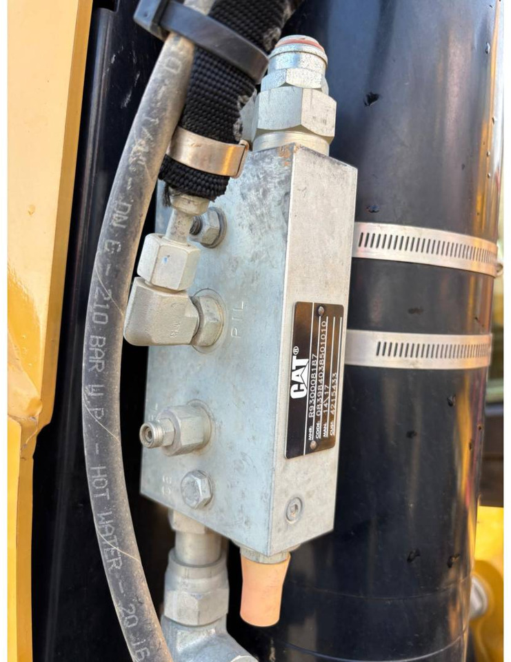 Retroexcavadora CAT 432F2: foto 17