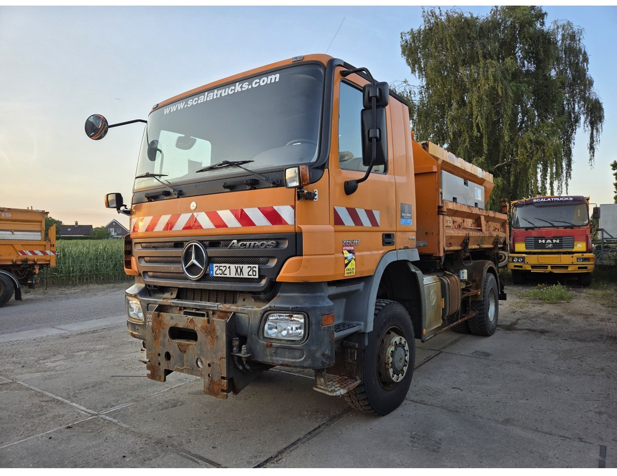 MERCEDES ACTROS 1836 4X4 TIPPER possible to buy with salt spreader - Volquete camión: foto 1 MERCEDES ACTROS 1836 4X4 TIPPER possible to buy with salt spreader - Volquete camión: foto 1