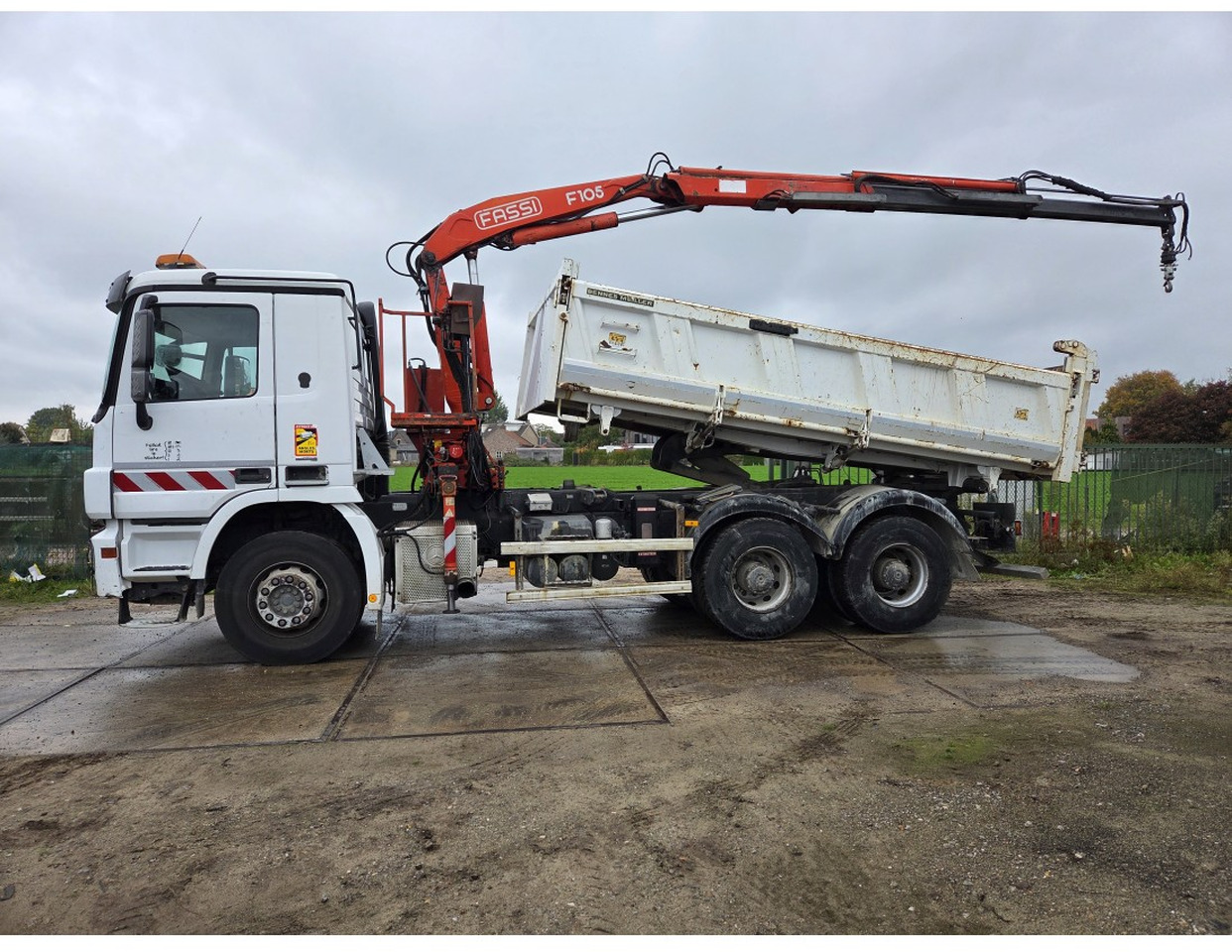 MERCEDESA CTROS 3341 6X4 TIPPER CRANE FASSI F105 - Volquete camión, Camión grúa: foto 2 MERCEDESA CTROS 3341 6X4 TIPPER CRANE FASSI F105 - Volquete camión, Camión grúa: foto 2