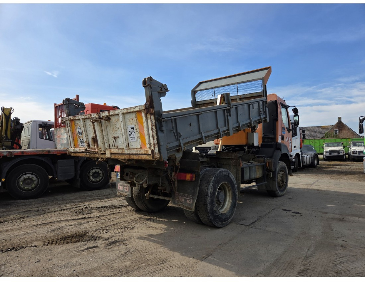 Renault Kerax 340 4x4 Tipper Manual Gearbox Mechanical pump Pompe Mecanique - Volquete camión: foto 2 Renault Kerax 340 4x4 Tipper Manual Gearbox Mechanical pump Pompe Mecanique - Volquete camión: foto 2