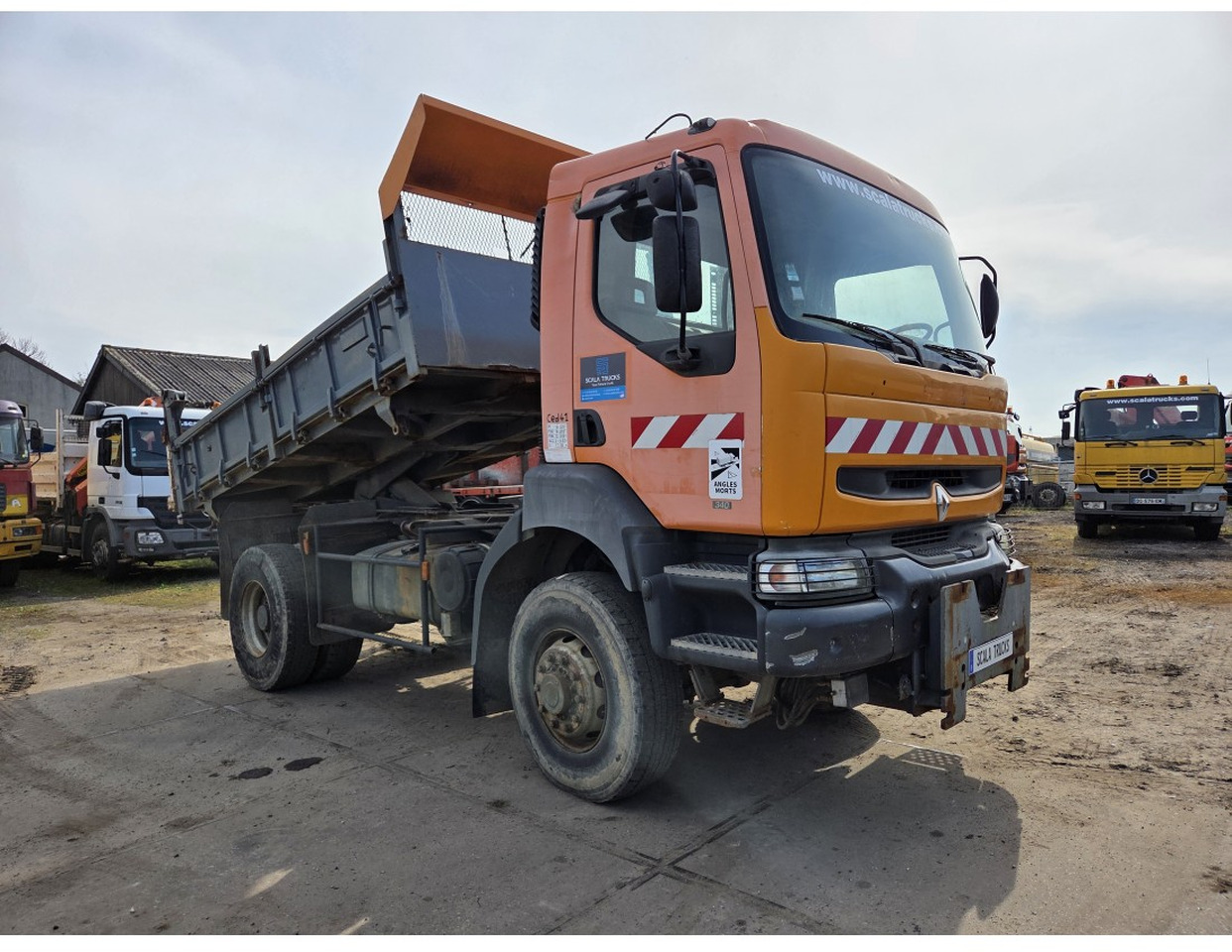 Renault Kerax 340 4x4 Tipper Manual Gearbox Mechanical pump Pompe Mecanique - Volquete camión: foto 4 Renault Kerax 340 4x4 Tipper Manual Gearbox Mechanical pump Pompe Mecanique - Volquete camión: foto 4