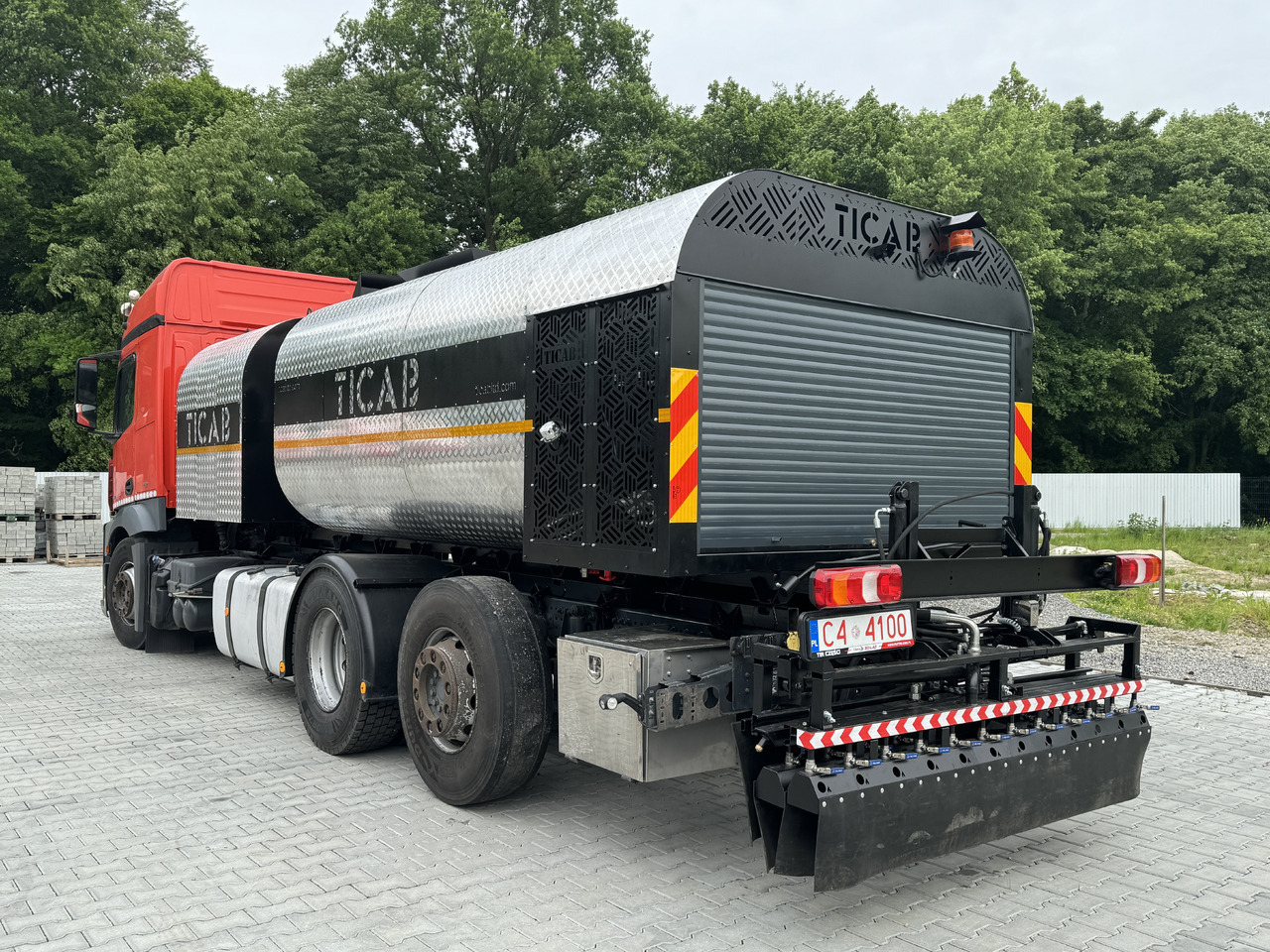 TICAB Asphalt Distributor, 8000 L, Аutonomous Asphalt Sprayer, Manufacturer - Bomba de hormigón: foto 1 TICAB Asphalt Distributor, 8000 L, Аutonomous Asphalt Sprayer, Manufacturer - Bomba de hormigón: foto 1