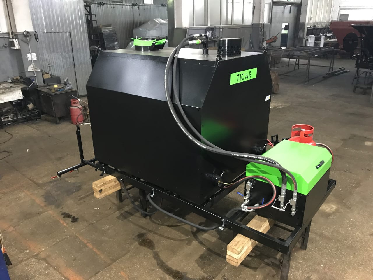 TICAB Manufacturer, Bitumen Sprayer, Asphalt Distributor, 2000L - Distribuidor de asfalto: foto 2 TICAB Manufacturer, Bitumen Sprayer, Asphalt Distributor, 2000L - Distribuidor de asfalto: foto 2