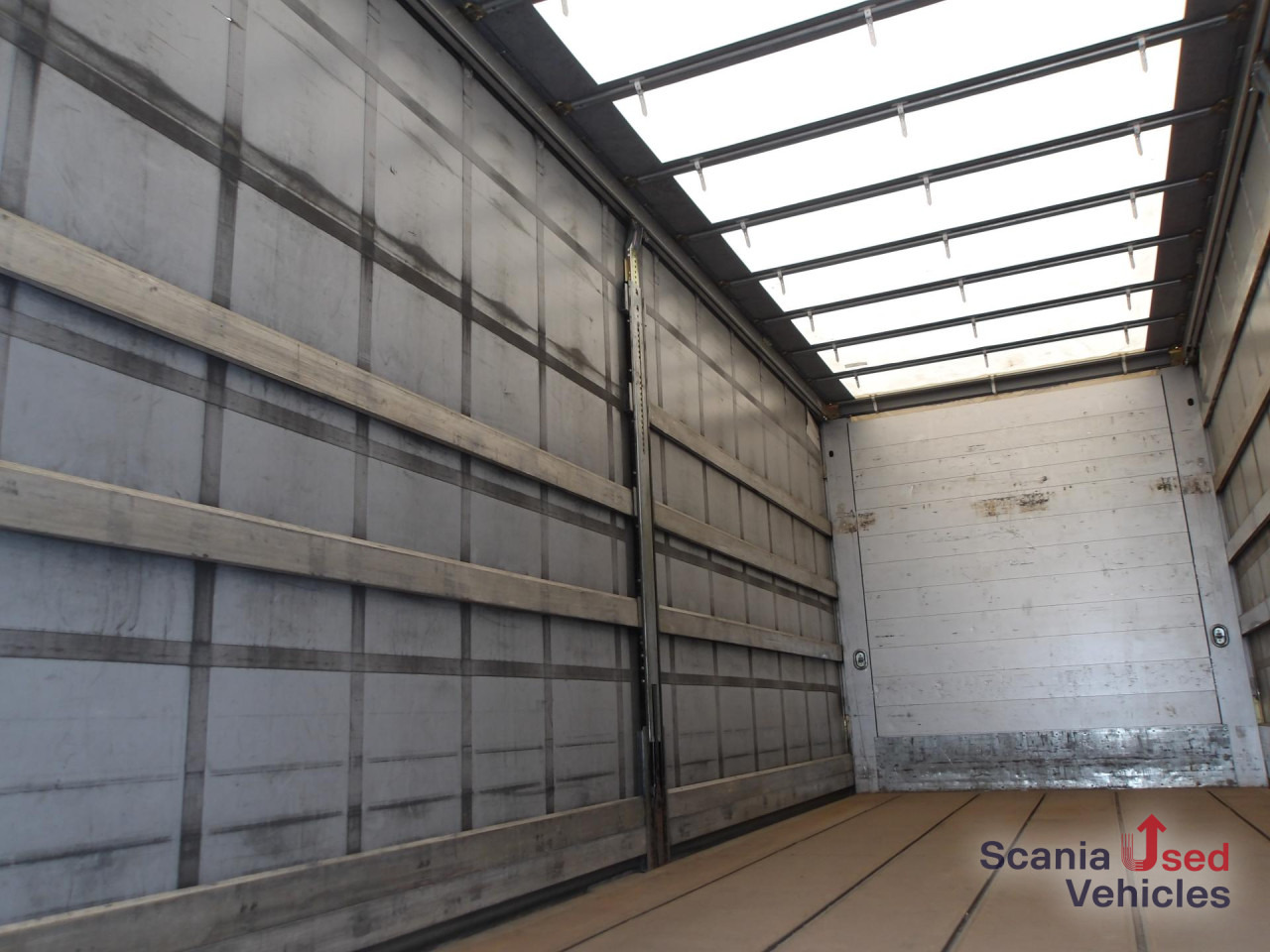 SCANIA R410 - 6x2 - CURTAINSIDER - EDSCHA - STAPLERHALT. - Camión lona: foto 2 SCANIA R410 - 6x2 - CURTAINSIDER - EDSCHA - STAPLERHALT. - Camión lona: foto 2