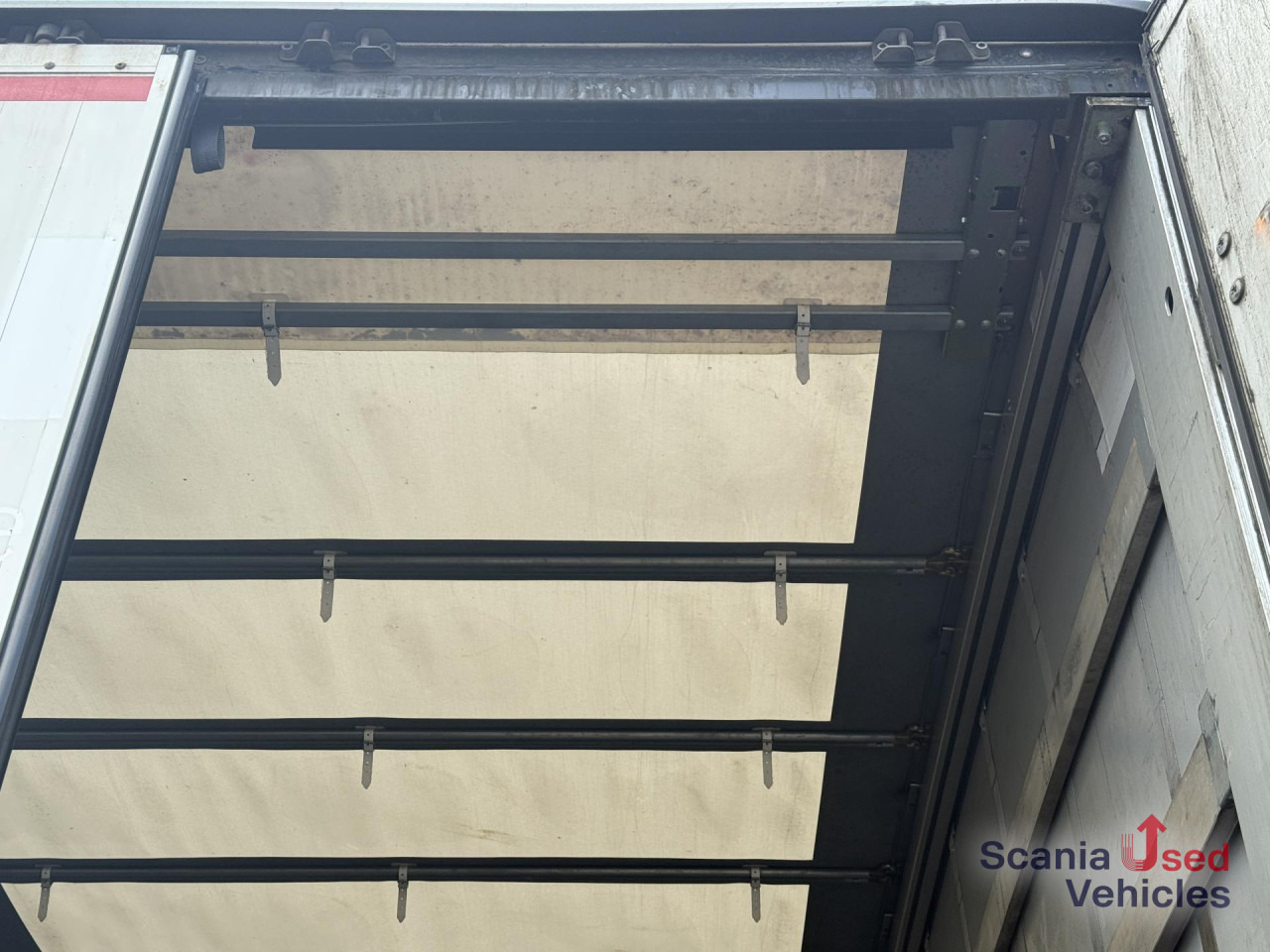 SCANIA R410 - 6x2 - CURTAINSIDER - EDSCHA - STAPLERHALT. - Camión lona: foto 3 SCANIA R410 - 6x2 - CURTAINSIDER - EDSCHA - STAPLERHALT. - Camión lona: foto 3