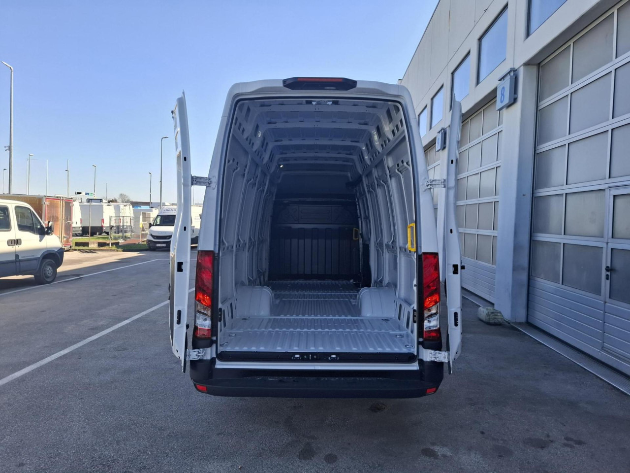 IVECO Daily 35C18H V - Furgoneta de pasajeros: foto 5 IVECO Daily 35C18H V - Furgoneta de pasajeros: foto 5
