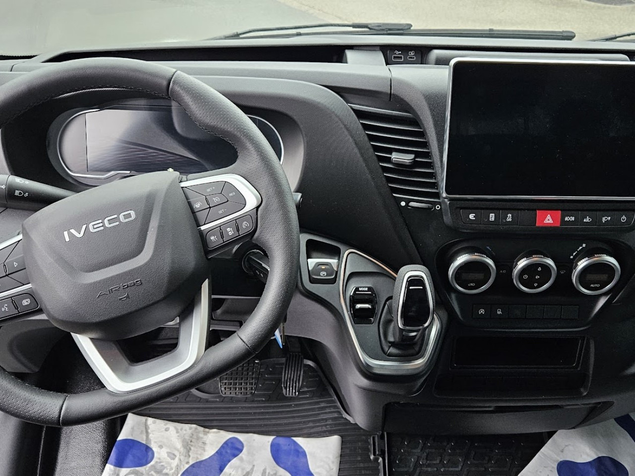 IVECO Daily 35S14A8 - Furgón: foto 5 IVECO Daily 35S14A8 - Furgón: foto 5