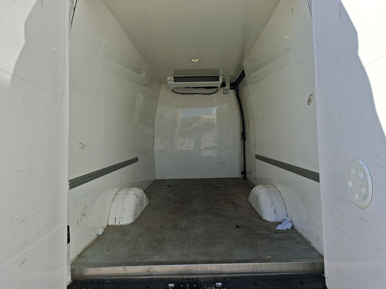 IVECO Daily 35S14V - Frigorífico furgoneta: foto 5 IVECO Daily 35S14V - Frigorífico furgoneta: foto 5