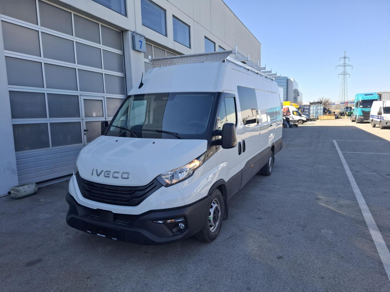 IVECO Daily 35S18H CRV - Furgoneta de pasajeros, Furgoneta combi: foto 1 IVECO Daily 35S18H CRV - Furgoneta de pasajeros, Furgoneta combi: foto 1