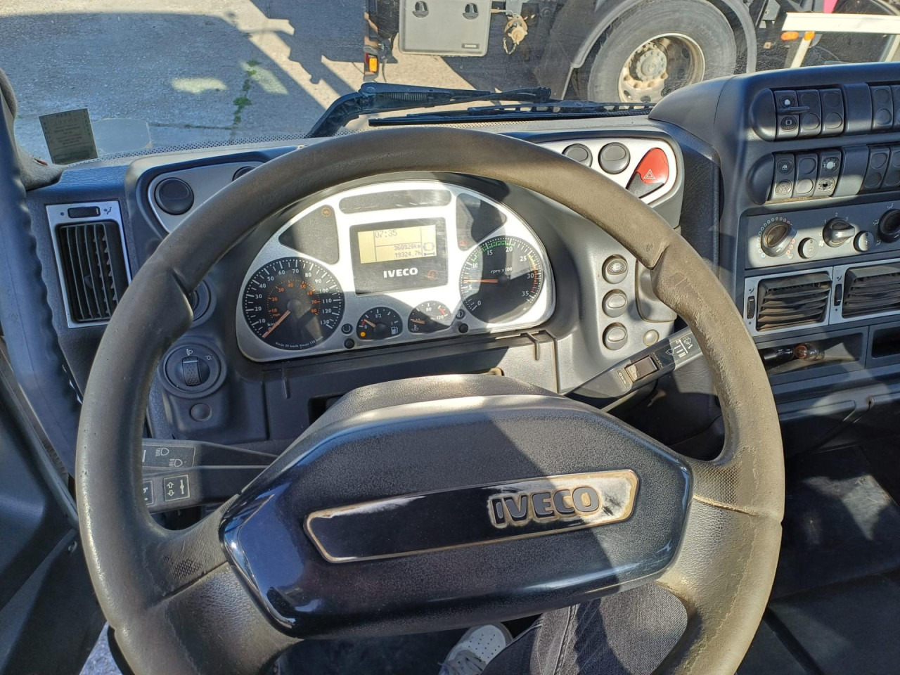 IVECO Daily Eurocargo ML180E28/P - Volquete camión: foto 4 IVECO Daily Eurocargo ML180E28/P - Volquete camión: foto 4