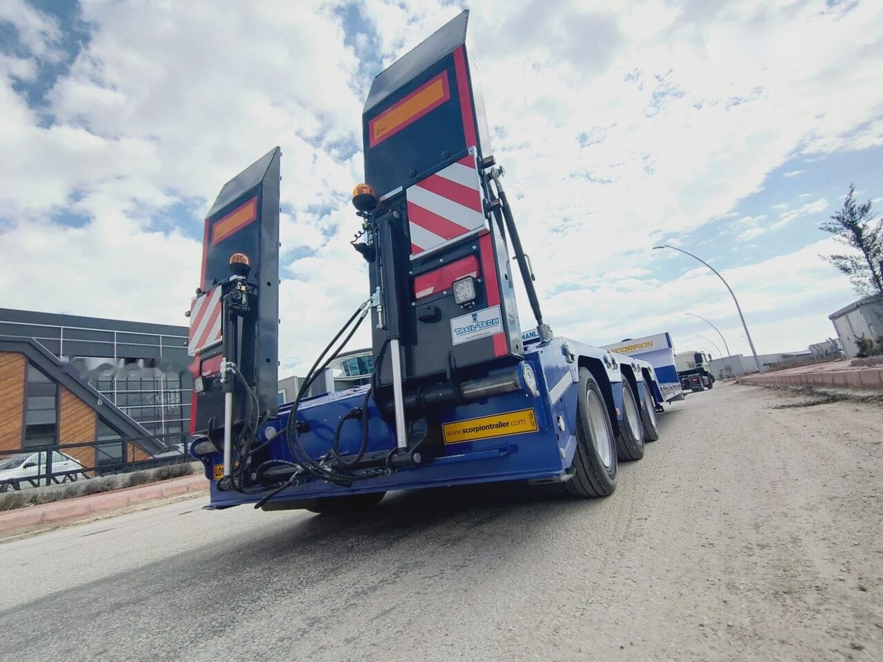 Scorpion Trailer SCORPION TRAILER 3 AXLE LOWBED SEMI TRAILER (CUSTOMIZED) - Góndola rebajadas semirremolque: foto 3 Scorpion Trailer SCORPION TRAILER 3 AXLE LOWBED SEMI TRAILER (CUSTOMIZED) - Góndola rebajadas semirremolque: foto 3