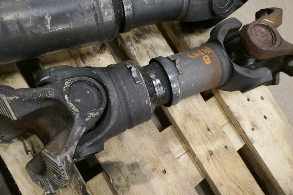 Volvo L180 HL Kardanaxel, voe15085429 - Caja de cambios para Maquinaria de construcción: foto 2 Volvo L180 HL Kardanaxel, voe15085429 - Caja de cambios para Maquinaria de construcción: foto 2