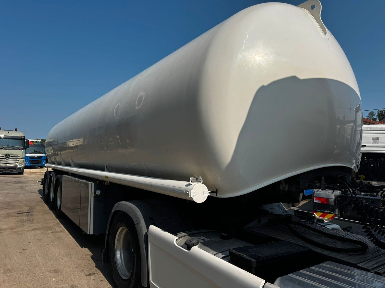 Schrader Treibstoff Diesel/Benzin, 4 Kammern, Sening - Cisterna semirremolque: foto 2 Schrader Treibstoff Diesel/Benzin, 4 Kammern, Sening - Cisterna semirremolque: foto 2