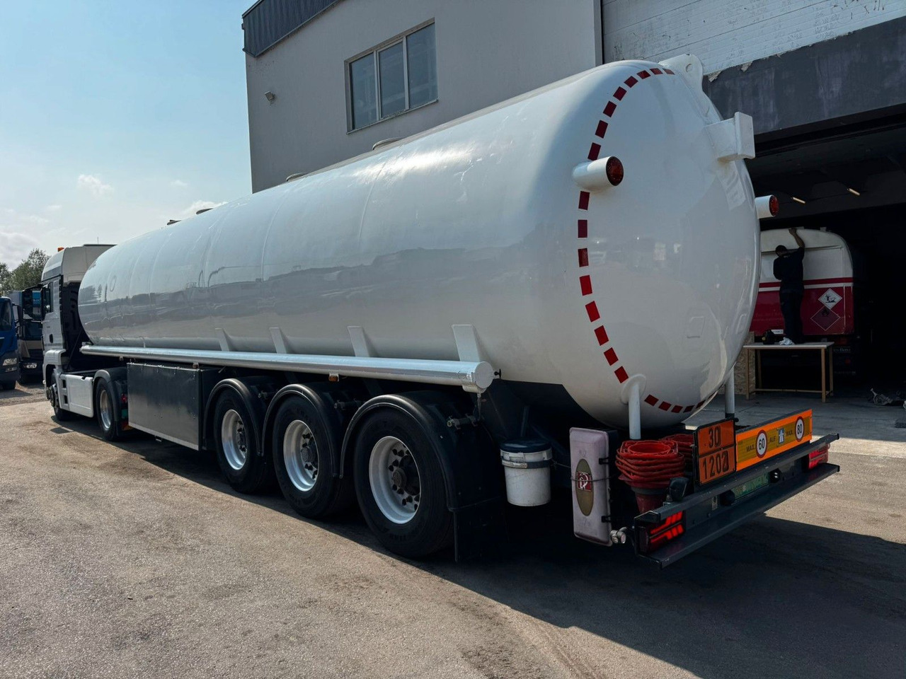 Schrader Treibstoff Diesel/Benzin, ADR, 4 Kammern, Sening - Cisterna semirremolque: foto 4 Schrader Treibstoff Diesel/Benzin, ADR, 4 Kammern, Sening - Cisterna semirremolque: foto 4